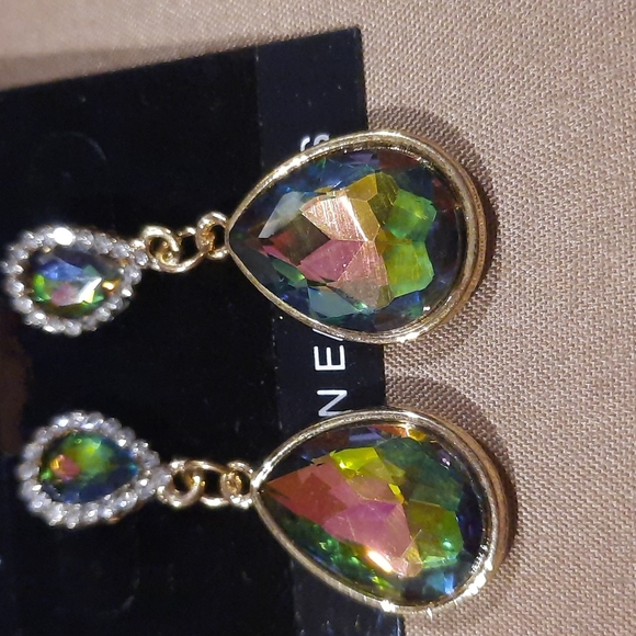 Earrings - Picture 2 of 7